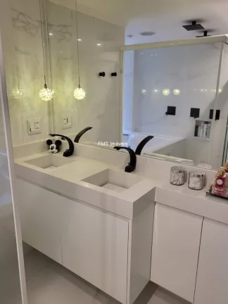 Imagem Apartamento de Luxo na Aclimação: 3 Quartos, 1 Suíte, 2 Salas, 1 Vaga - 146m² - Venda ou Locação em São Paulo-SP