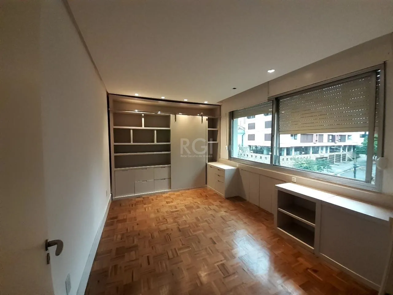 Imagem Apartamento para Venda - 230m², 4 dormitórios, sendo 1 suites, 2 vagas - Petrópolis