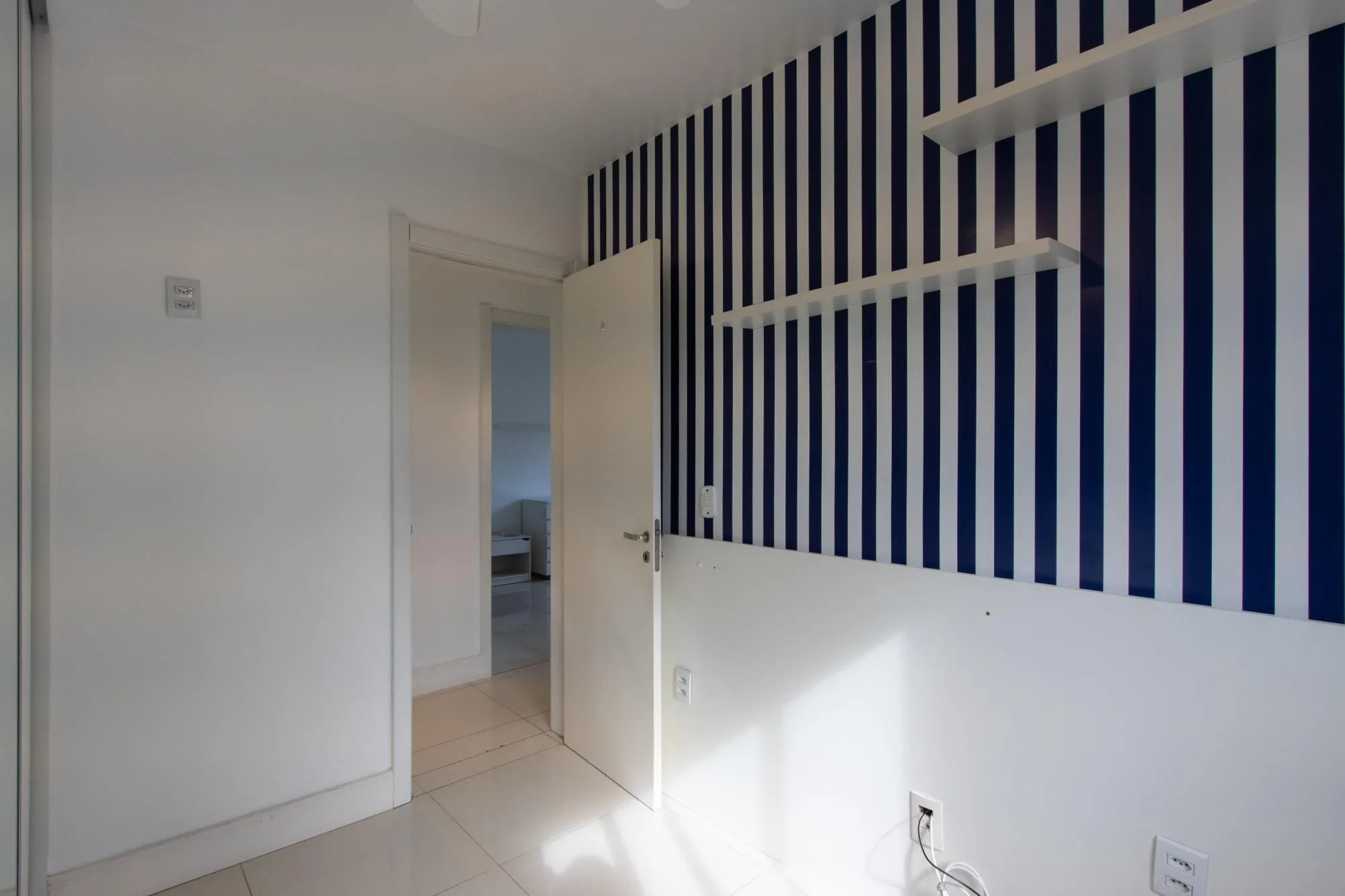 Imagem Apartamento no Bairro Cristal de 3 dormitórios,1 Suíte, Semi mobiliado com 1 vaga escriturada