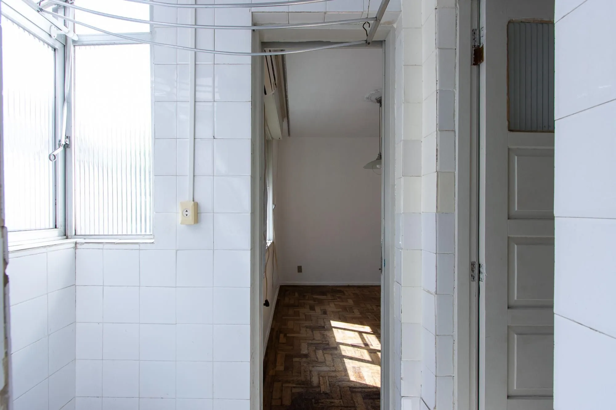 Imagem APARTAMENTO 4 QUARTOS DESOCUPADO - BAIRRO MENINO DEUS