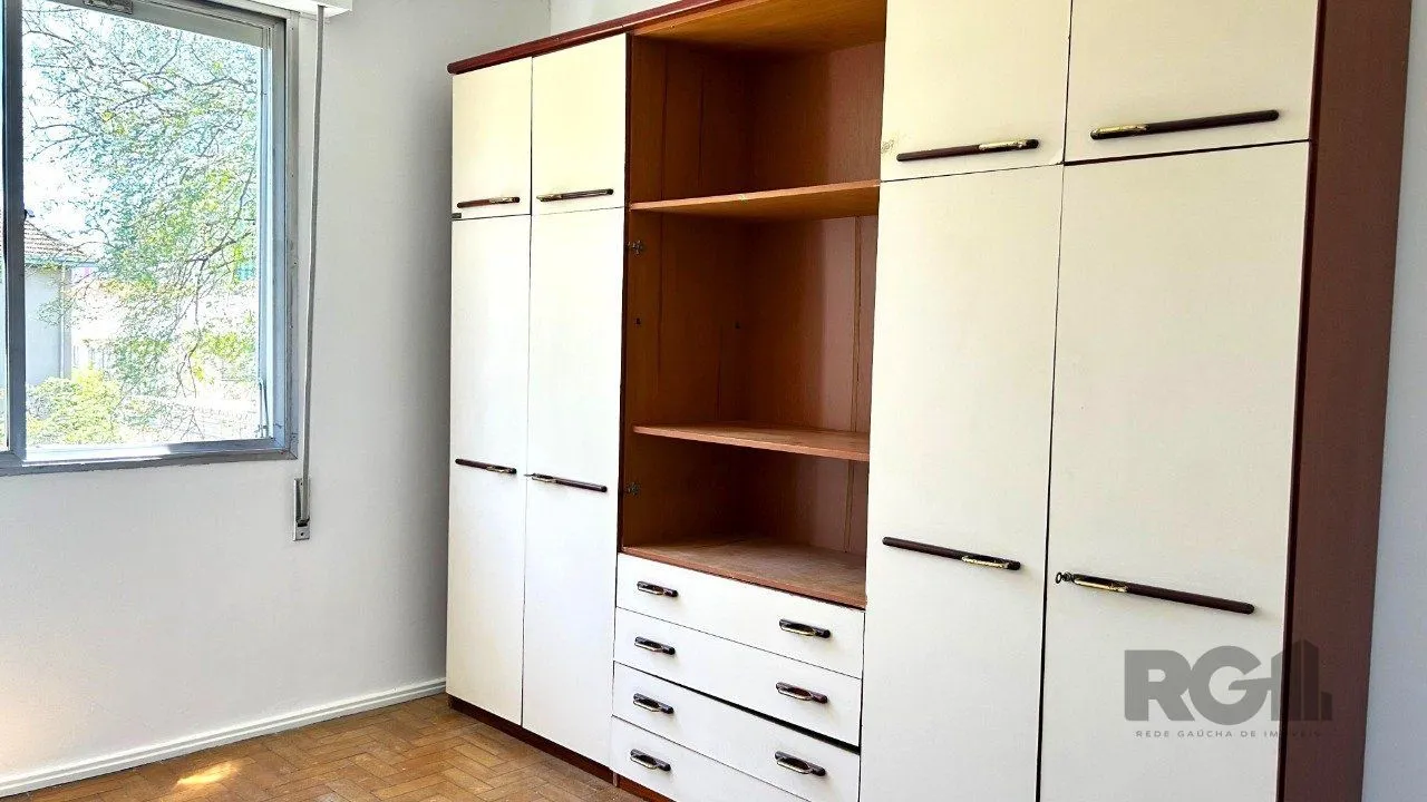 Imagem Apartamento 03 dormitórios no bairro Menino Deus, excelente localização.