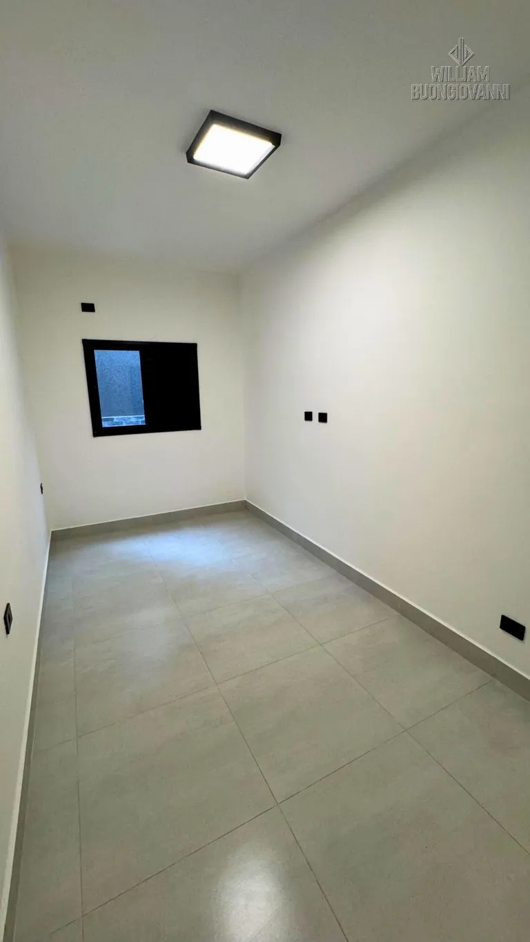 Imagem Casa Térrea 2 Dormitórios com Quintal - 57m²