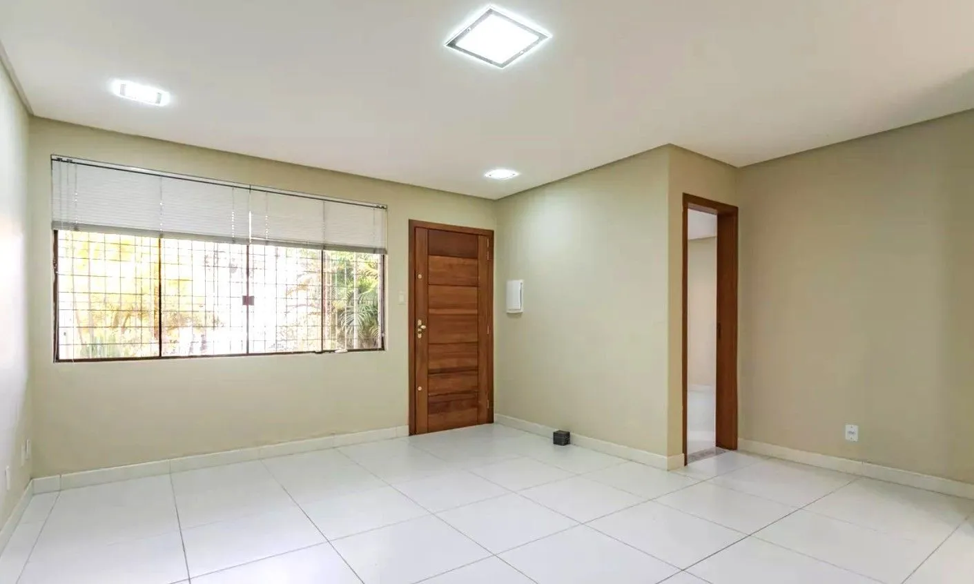 Imagem Casa no bairro Jardim Sabará de 4 dormitórios e 3 vagas DESOCUPADA
