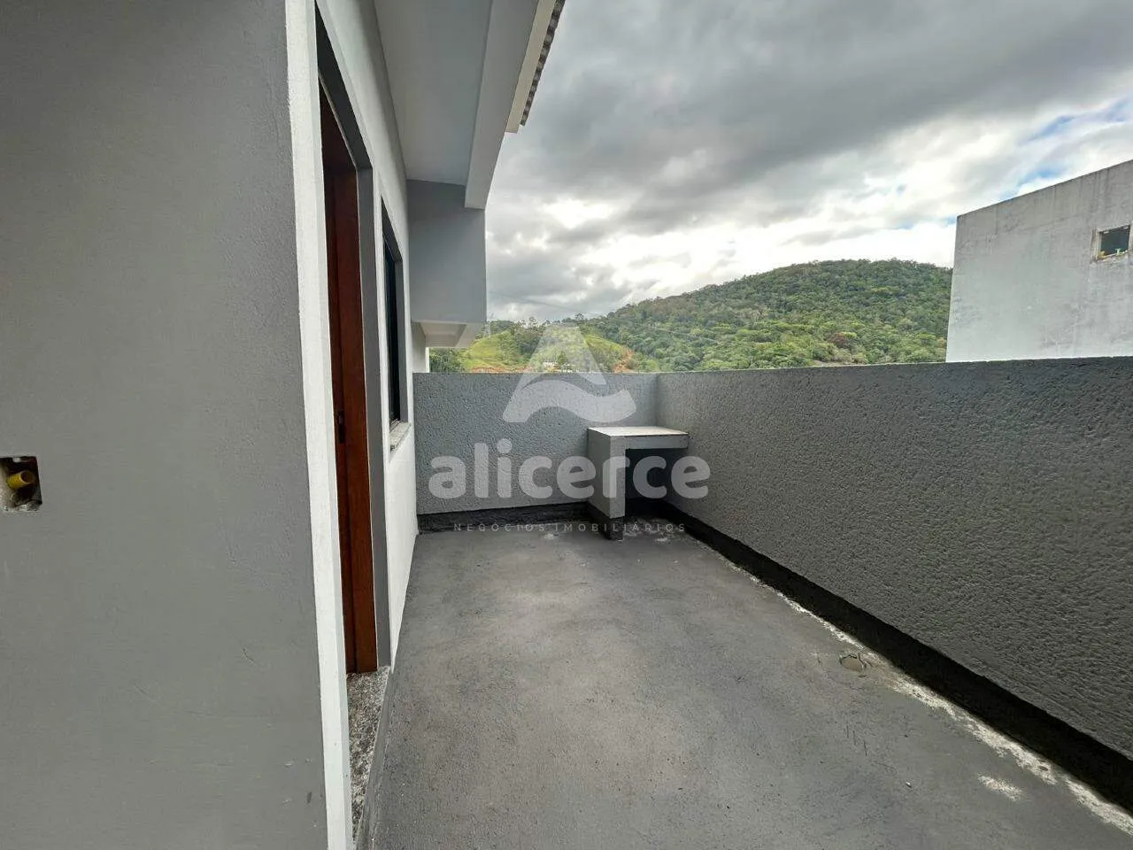 Imagem Sobrado à venda com 2 quartos , 65m² em Bela Vista Palhoça