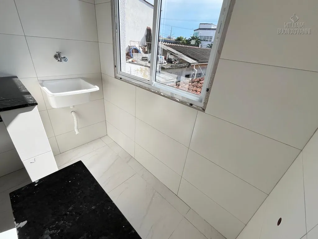 Imagem Casa de condomínio na Vila Tupi, 2 Dormitórios com Suíte! Sobreposta Alta!