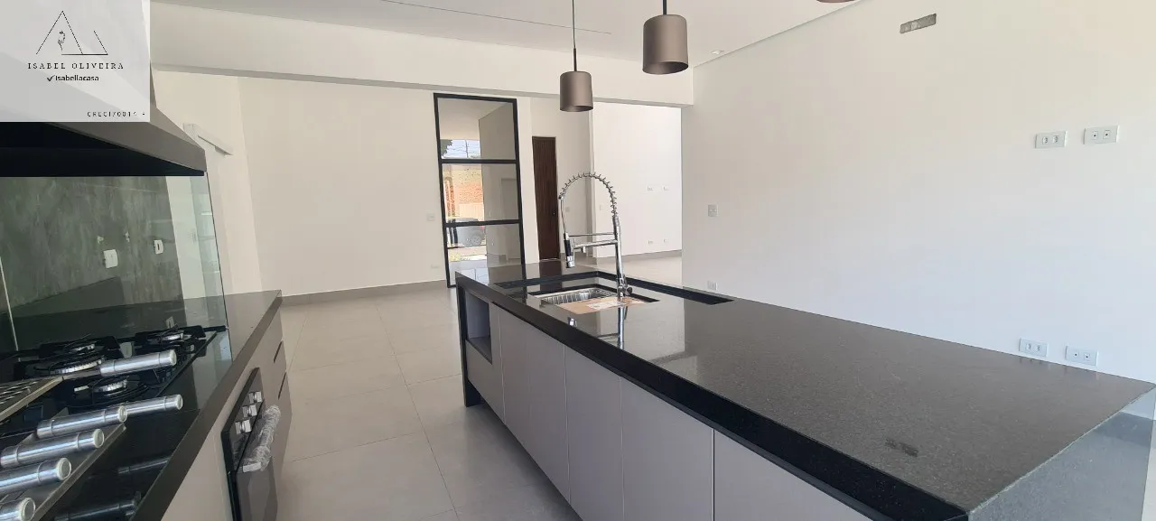 Imagem Oportunidade única! Casa em condomínio à venda em Salto-SP, Portal dos Bandeirantes. 3 quartos, 3 suítes, 2 salas, 4 banheiros, 4 vagas, 228m².