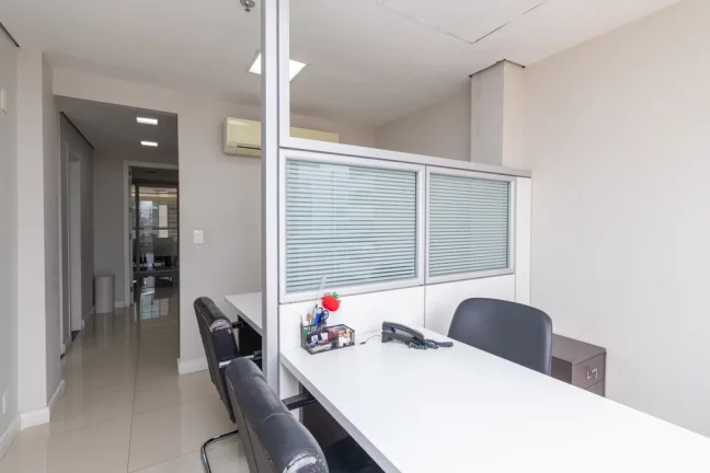 Imagem Sala para venda no bairro Moinhos de Vento em Porto Alegre