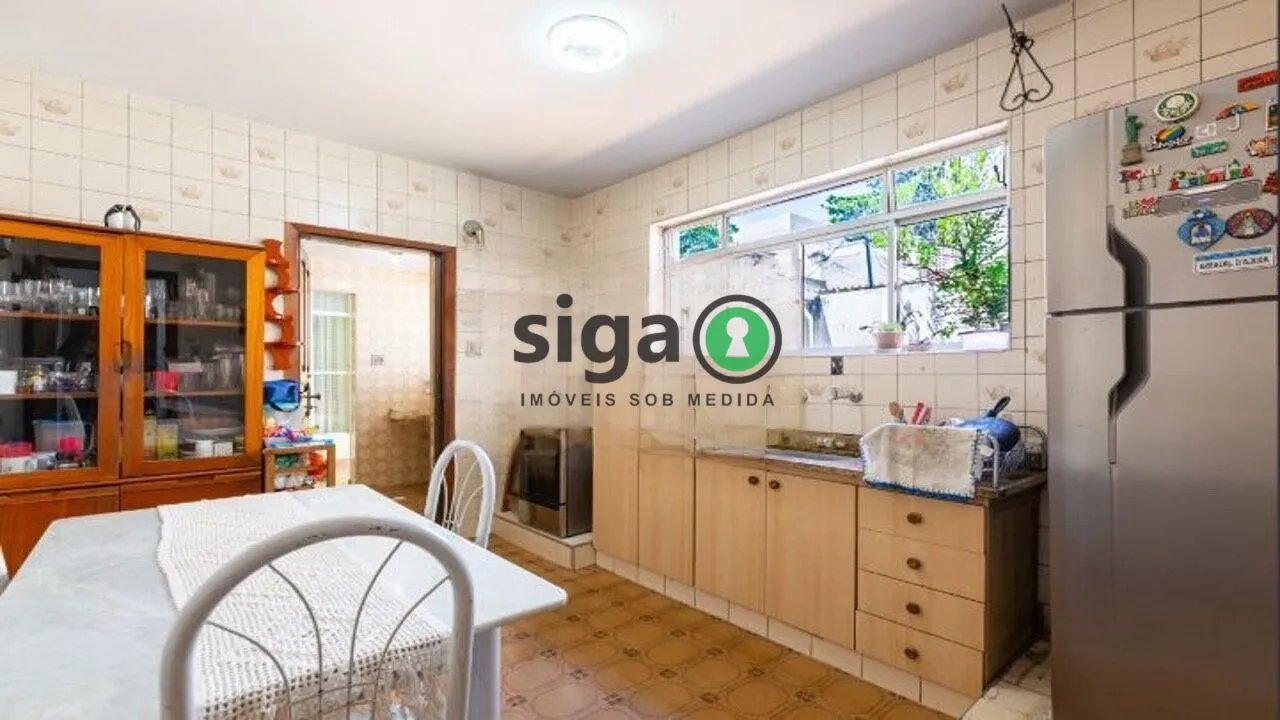 Imagem Sobrado em Perdizes com 248m², 4 quartos e 2 suítes em localização nobre.