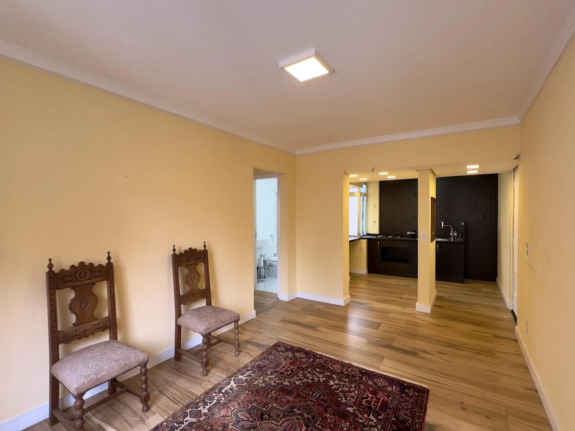 Imagem Apartamento 2 dormitórios, reformado e ensolarado no Centro Histórico