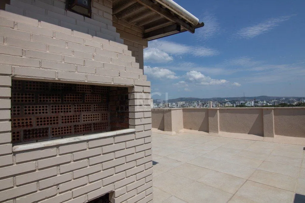 Imagem Apartamento de três dormitórios no bairro Independência em Porto Alegre.