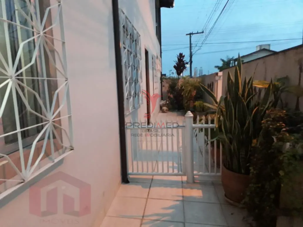 Imagem CASA A VENDA EM PALHOÇAS SC, COM 04 DORMITÓRIOS UM SUÍTE , VALOR R$ 889.000.00