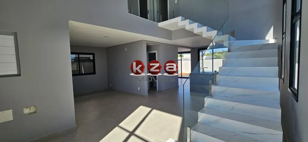 Imagem Belíssima casa a venda no condomínio Mont'Alcino em Valinhos-SP. 210 metros, 3 suítes, ampla sala, piscina, gourmet, 5 banheiros, 4 vagas,