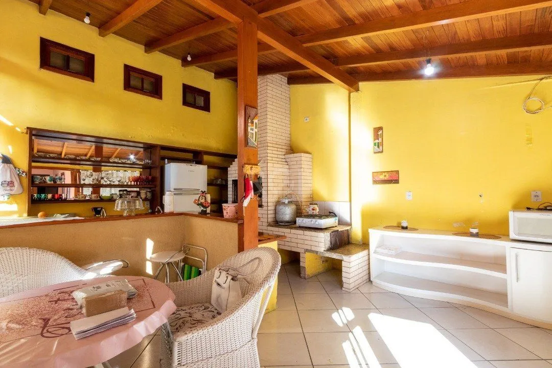Imagem Casa para Venda - 240m², 6 dormitórios, sendo 3 suites, 2 vagas - Glória