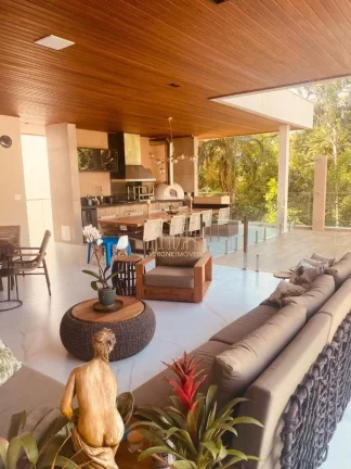Imagem Casa Alto Padrão à Venda em Alphaville Salvador I | 5 Suítes | Porteira Fechada | Área Gourmet | Piscina