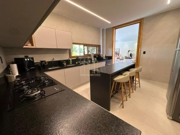 Imagem Com ambientes amplos e moderno essa casa decorada com quatro suítes e área gourmet a venda na Praia do Forte