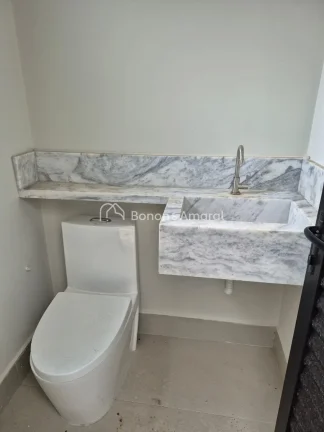 Imagem Esta bela casa térrea combina conforto e sofisticação Conta com uma espaçosa sala integrada à c...