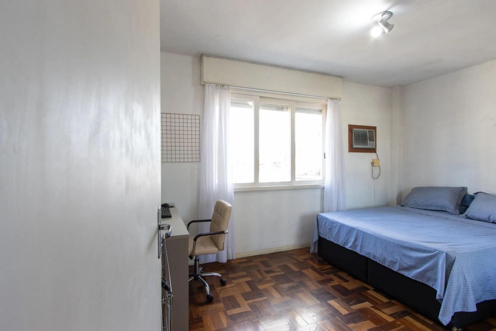Imagem Apartamento de 3 dormitórios com uma vaga de garagem à venda no bairro Menino Deus - Porto Alegre