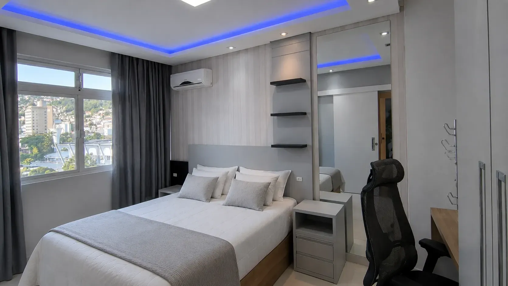 Imagem Apartamento com 2 Quartos à Venda, Locação ou Temporada, 72 metros em Centro - Florianópolis