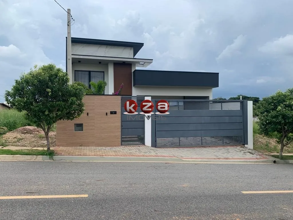 Imagem Casa à venda no Bairro Pinheirinho em Vinhedo com 2 quartos sendo 1 suíte, 2 vagas, 149 m². Aproveite!