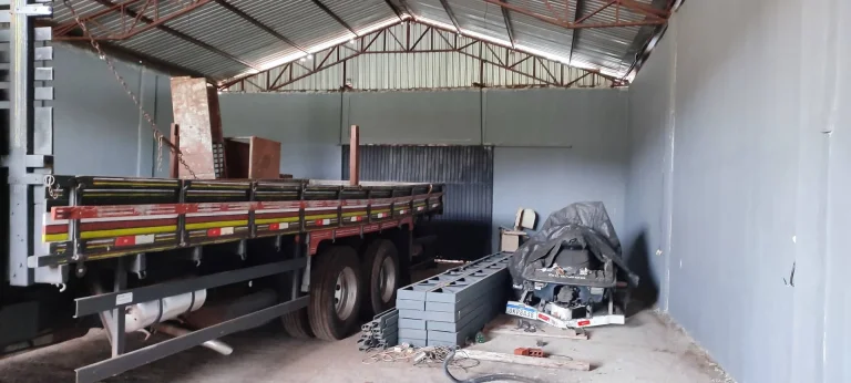 Imagem Barracão à venda em Cascavel, bairro Brazmadeira - 500m² de área construída