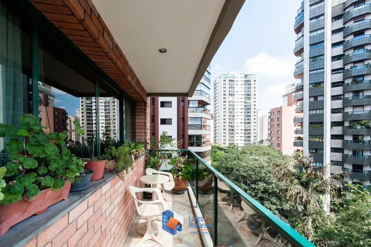 Imagem Apartamento para venda em Moema com 4 quartos, sendo 3 suítes, 222m²
