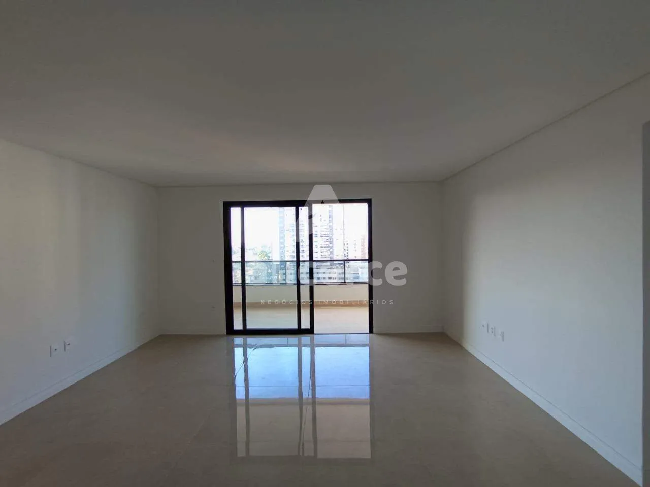 Imagem Apartamento à venda no bairro Floresta com 4 dormitórios com 01 suíte master.