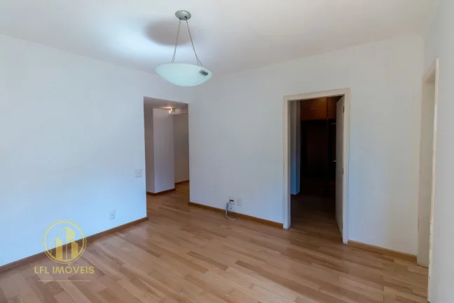 Imagem Muito espaço e privacidade no coração do Itaim Bibi: apartamento para locação, com 3 dormitórios e 3 vagas.