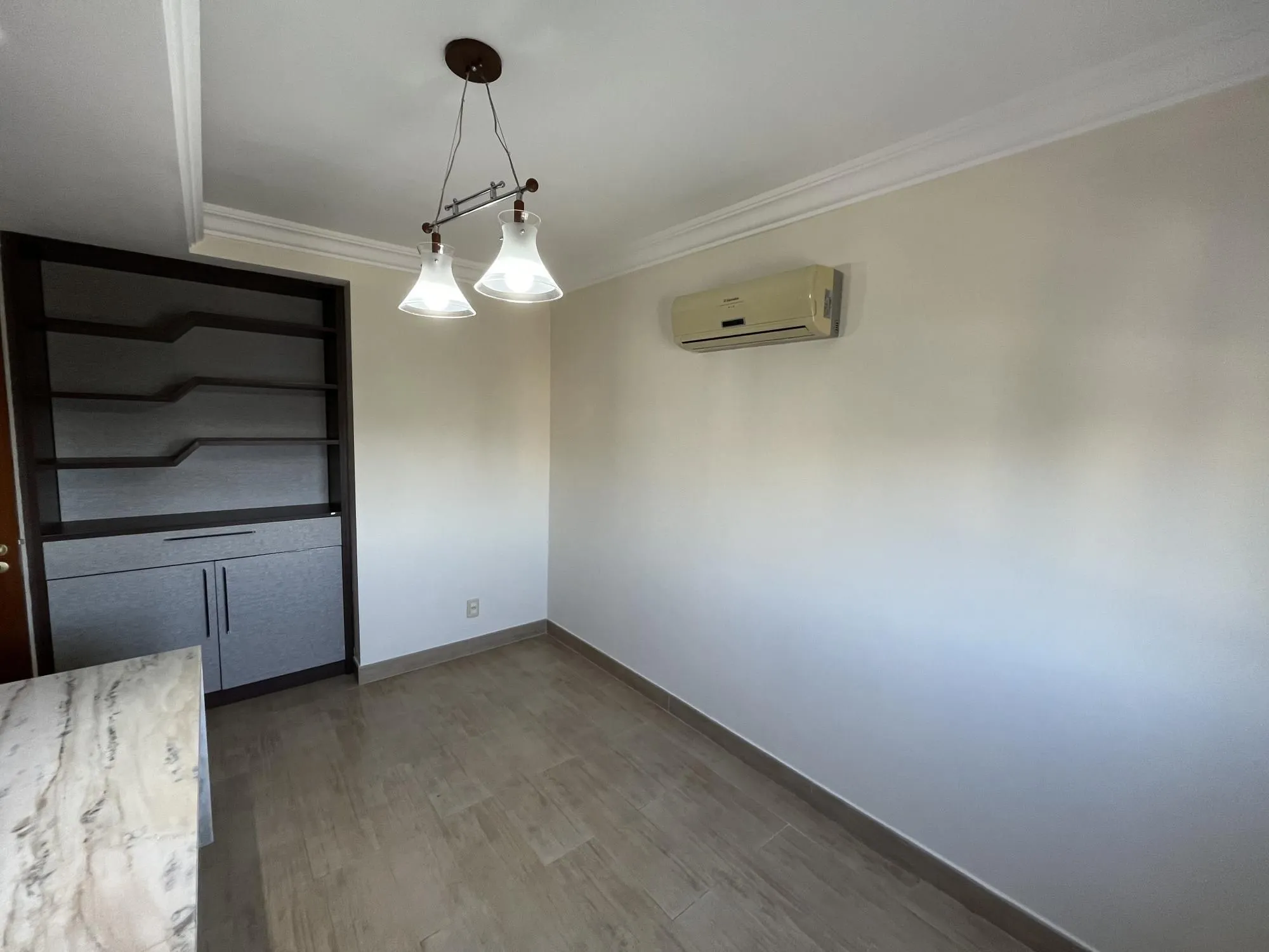 Imagem Apartamento de 3 quartos, suíte e 2 vagas de garagem no bairro Higienópolis POA