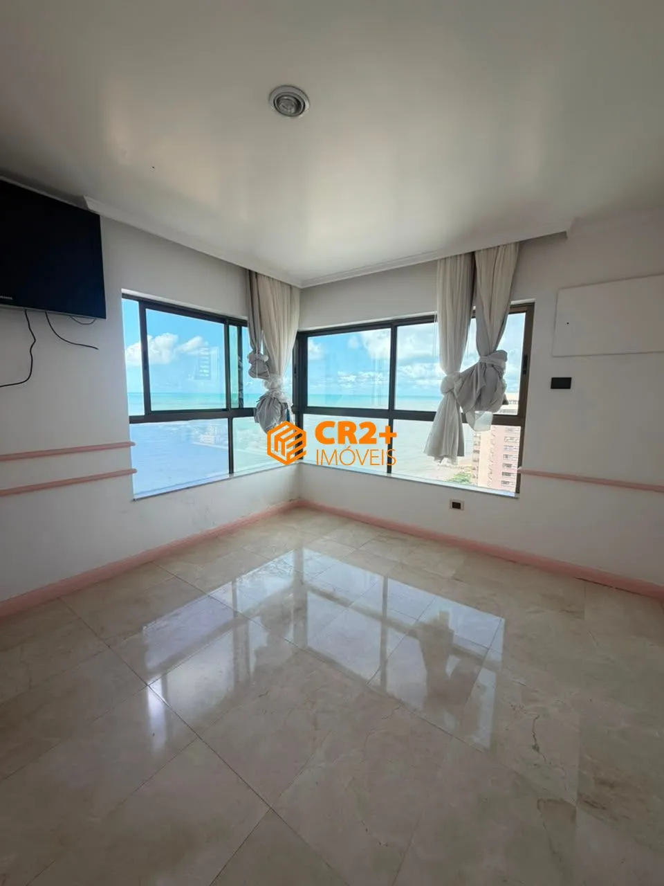 Imagem Vendo excelente cobertura em candeias, com 5 quartos, 3 vagas de garagem, condom