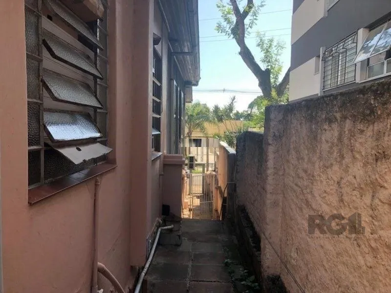 Imagem Terreno amplo com 8,80m²x63,50m² de área total, excelente localização no Bairro Petrópolis