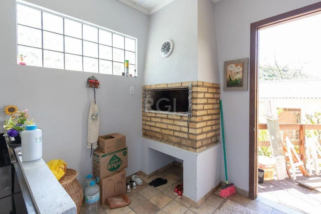 Imagem Casa para Venda - 370m², 4 dormitórios, sendo 1 suites, 6 vagas - Lomba do Pinheiro