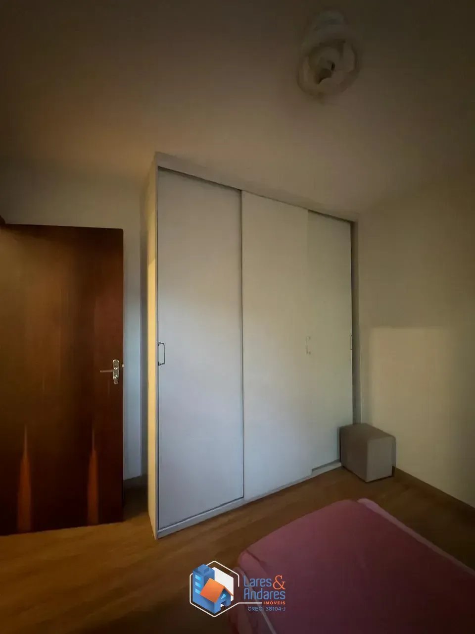 Imagem Sobrado para venda em Vila Nivi com 3 quartos, sendo 1 suíte, 100m²