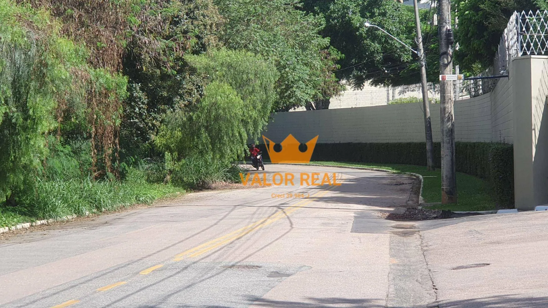 Imagem Terreno alto padrão AT 2.054 m², em rua com total segurança, sem taxa de condomínio. O melhor da Malota ao seu dispor, com o menor valor m2.