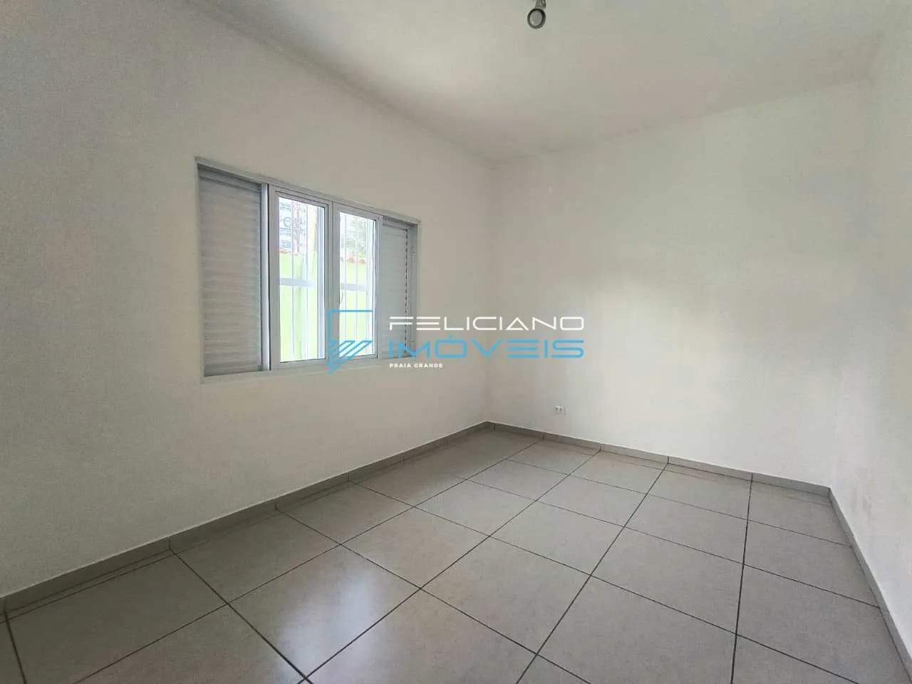 Imagem Casa com 2 quartos, Flórida, Praia Grande - R$ 650 mil, Cod: 7476