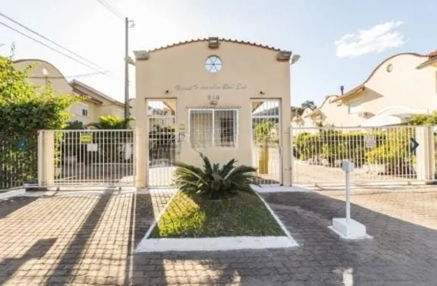 Imagem Sobrado em condomínio no bairro Hípica - 2 dormitórios
