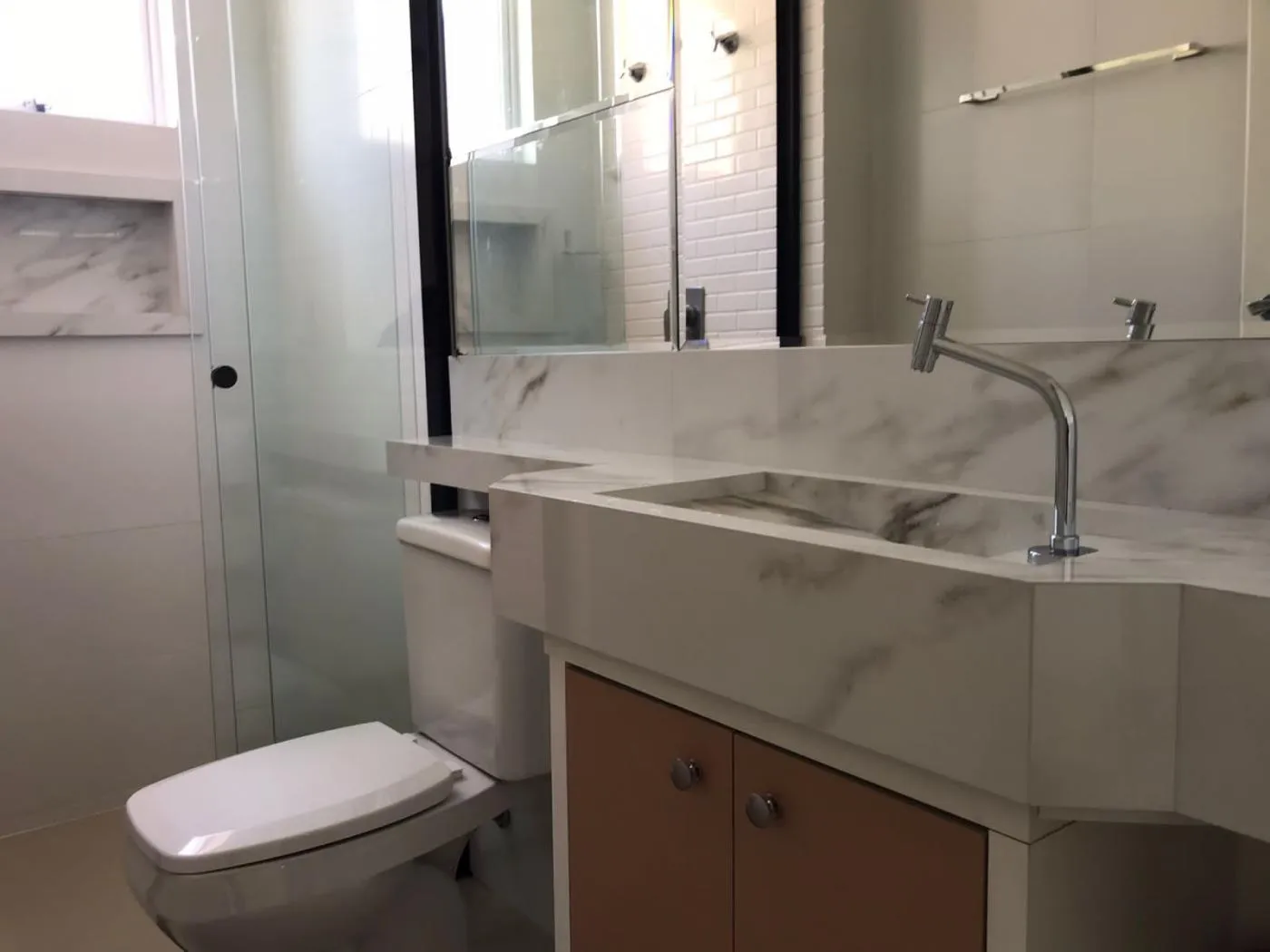 Imagem Apartamento para Venda em Itapema, Meia Praia, 3 dormitórios, 3 suítes, 4 banheiros, 2 vagas