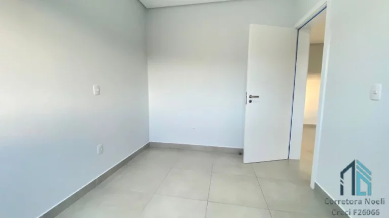Imagem Apartamento, ensolarado, sacada com churrasqueira, 03 quartos c/suíte, na Praia dos Ingleses em Florianópolis -SC.