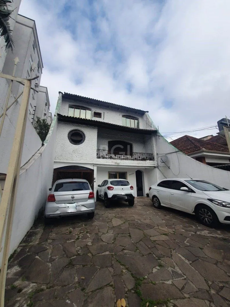 Imagem Casa para Venda - 226.9m², 5 dormitórios, sendo 2 suites, 5 vagas - Teresópolis