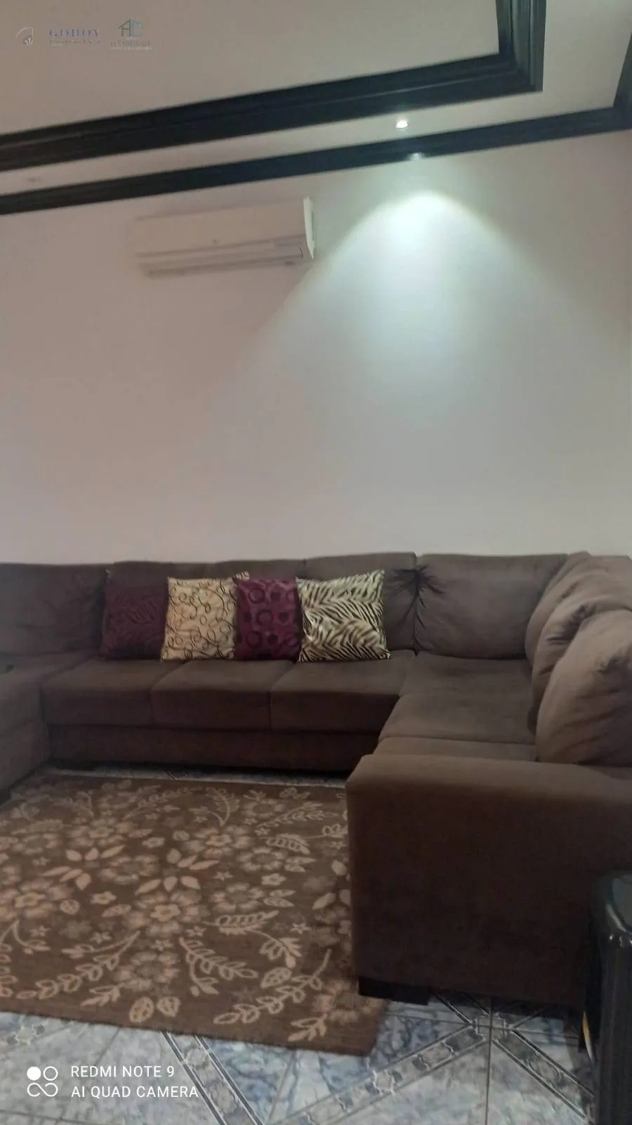 Imagem Linda Casa com Suíte, Escritório e Garagem Coberta em Ótima Localização