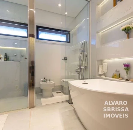 Imagem JÁ FOI VENDIDO - Casa luxuosa com 5 suítes, mobiliada e climatizada, de fundo para o lago do Condomínio Fazenda Vila Real de Itu SP