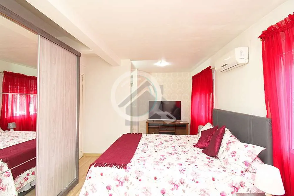 Imagem Excelente casa residencial localizada em um dos bairros mais centralizados da cidade de Porto Alegre...