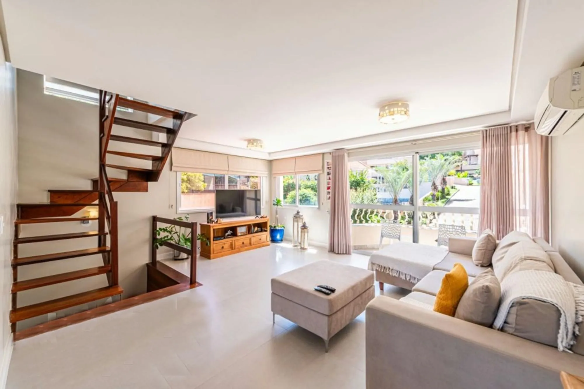 Imagem Casa de Esquina exclusiva em condominio fechado!!!
