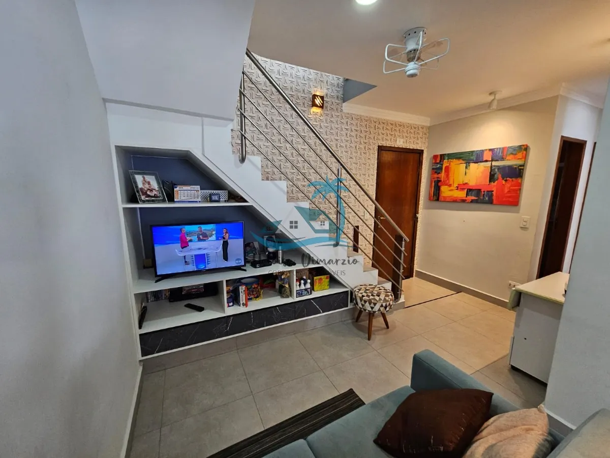 Imagem Belíssima cobertura duplex reformada, com 3 dormitórios, à venda a 350m da orla do Itaguá em Ubatuba.