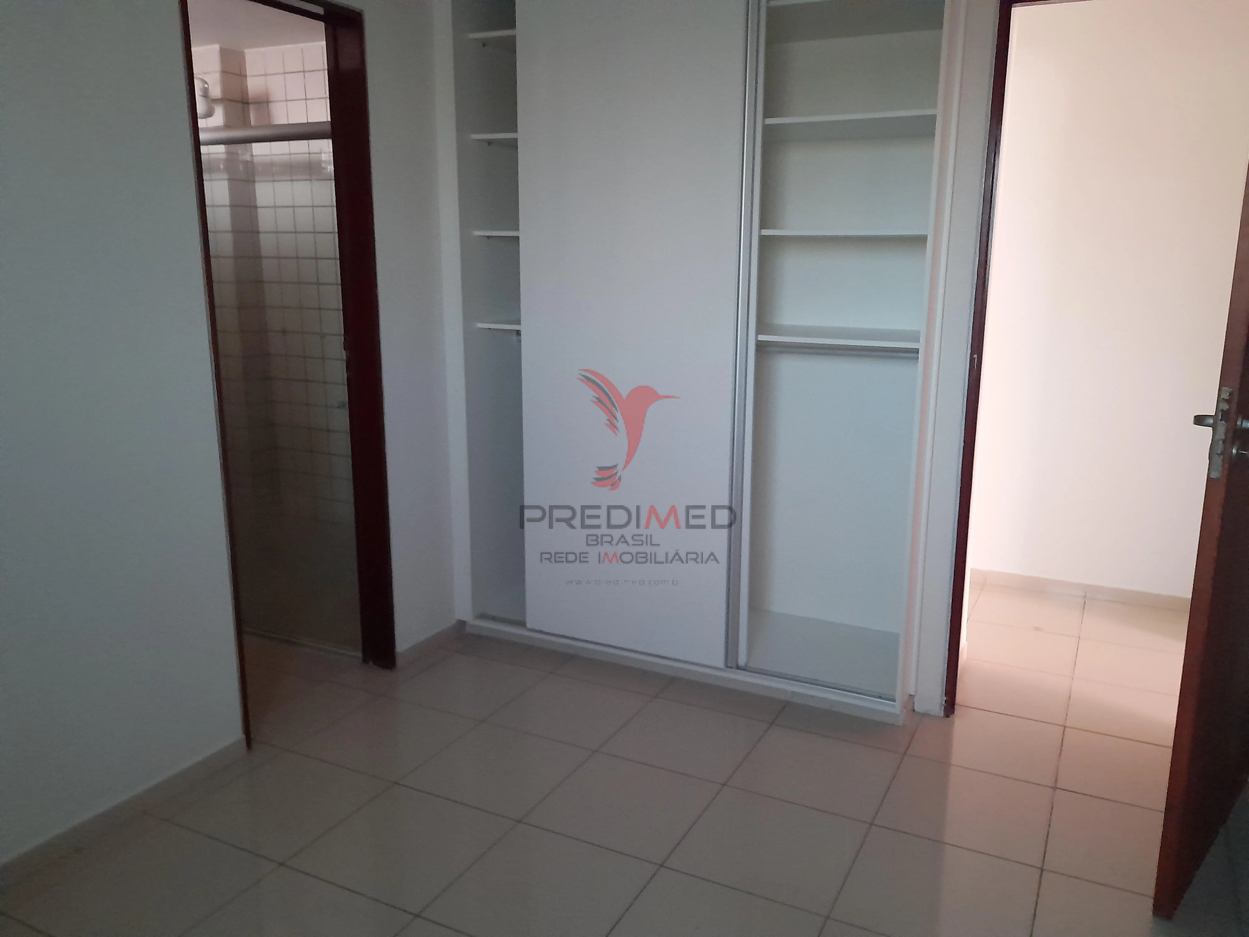 Imagem Apartamento em Manaira com 220 mts2. 4 Suites, 2 Varandas, 3 Vagas de Garagem, 1 por andar