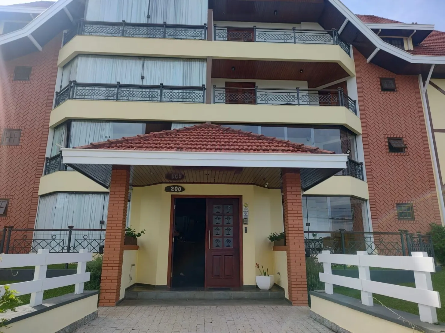 Imagem Apartamento à venda 1 Quarto, 1 Suite, 1 Vaga, 56M², Capivari, Campos do Jordão - SP | Condominio Chateau Montpellier residence service