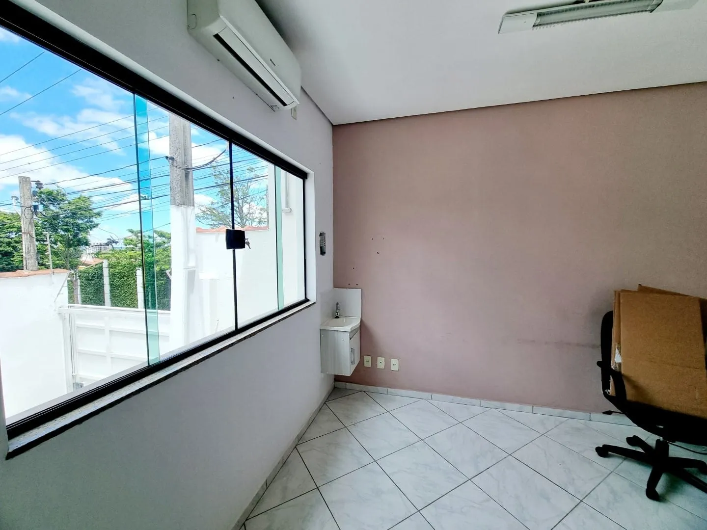 Imagem Casa à venda 4 Quartos, 4 Suites, 3 Vagas, 300M², Nova Guará, Guaratinguetá - SP