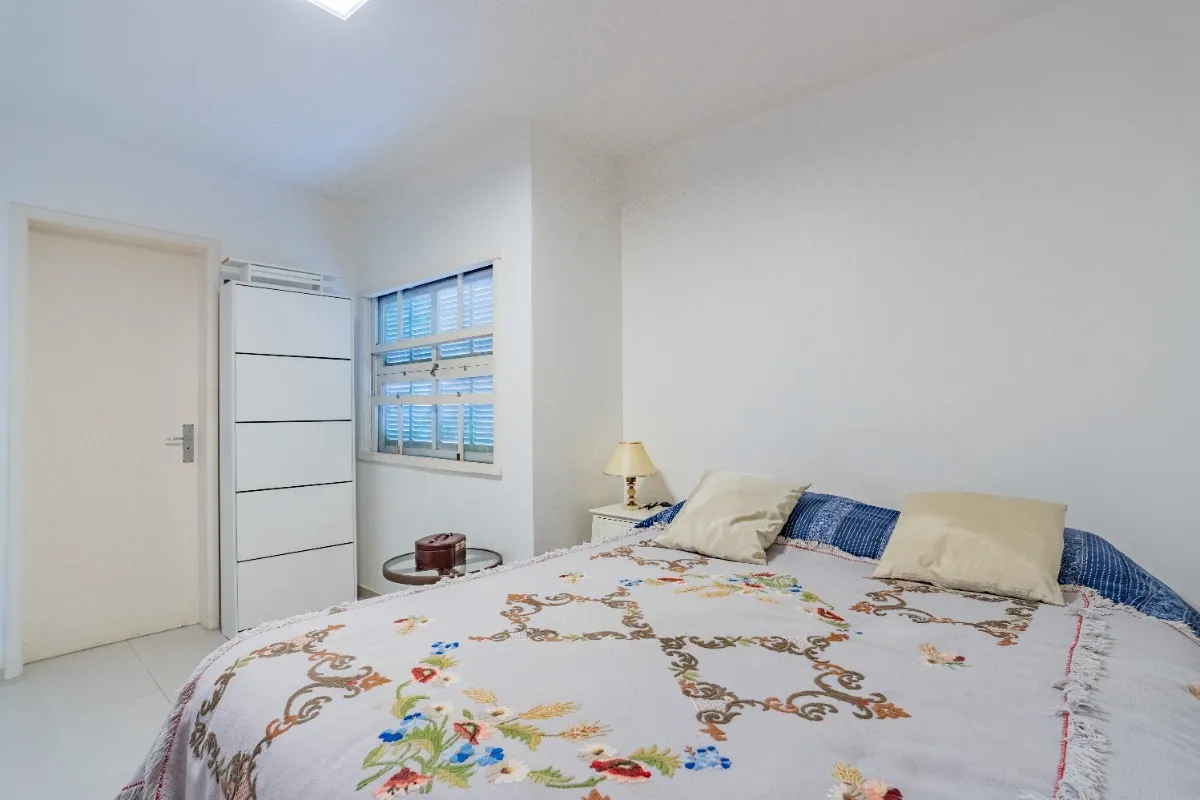 Imagem Casa em condomínio para venda com 3 quartos, sendo 1 suíte, 178m2