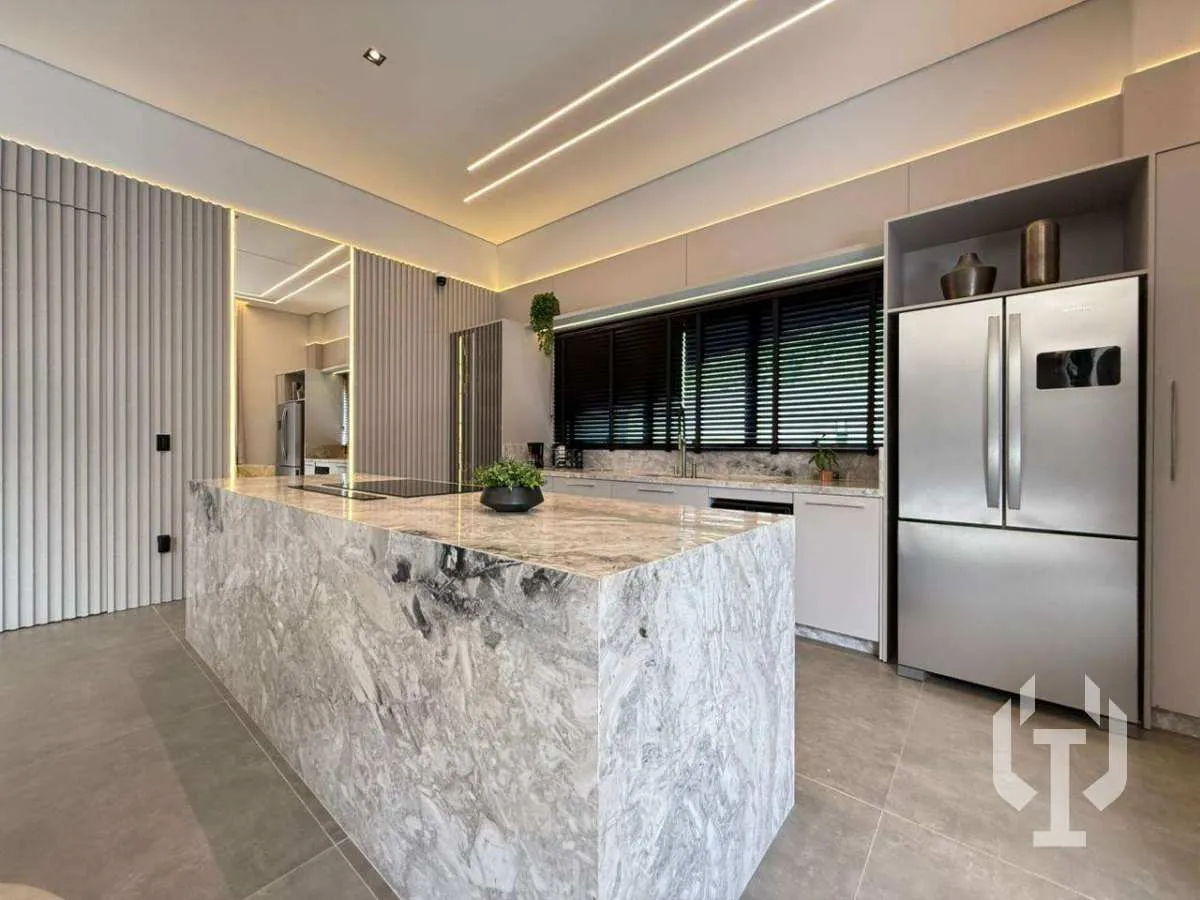Imagem Casa de condomínio à venda, no Chácara Flora em Itapema, Casa branca, com 5 quartos, 563m2