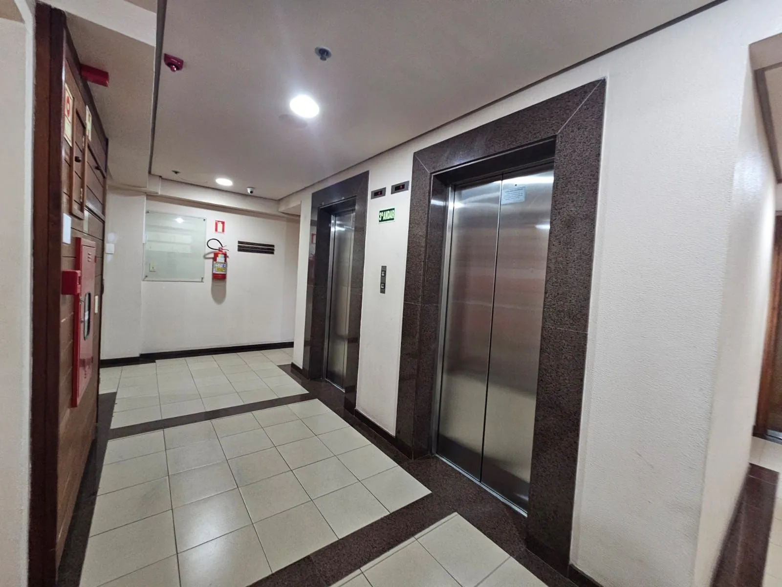Imagem Sala comercial a 1 quadra do Parcão