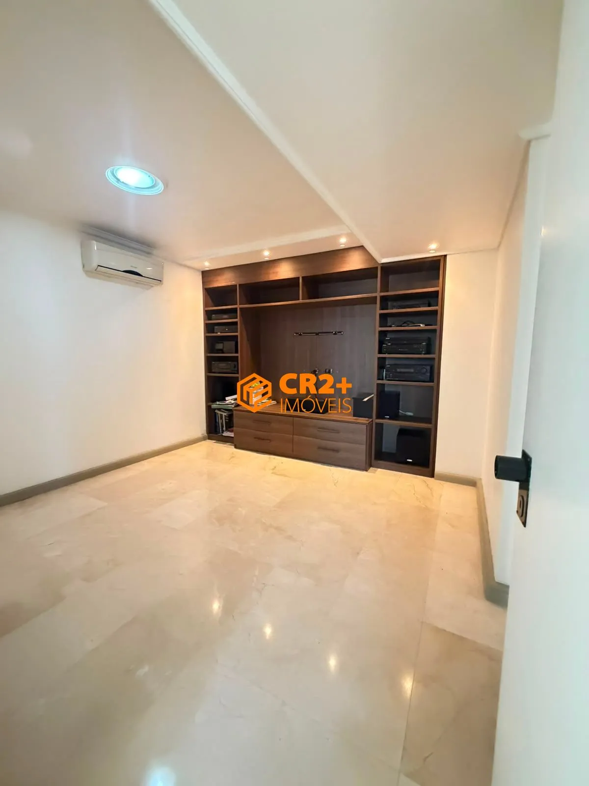 Imagem Vendo excelente cobertura em candeias, com 5 quartos, 3 vagas de garagem, condom
